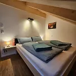 Apartamento Beautiful New Building Attic Viktoria Böbing
